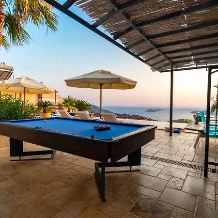 5 Bedroom 1684 *