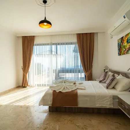 5 Bedroom 1684